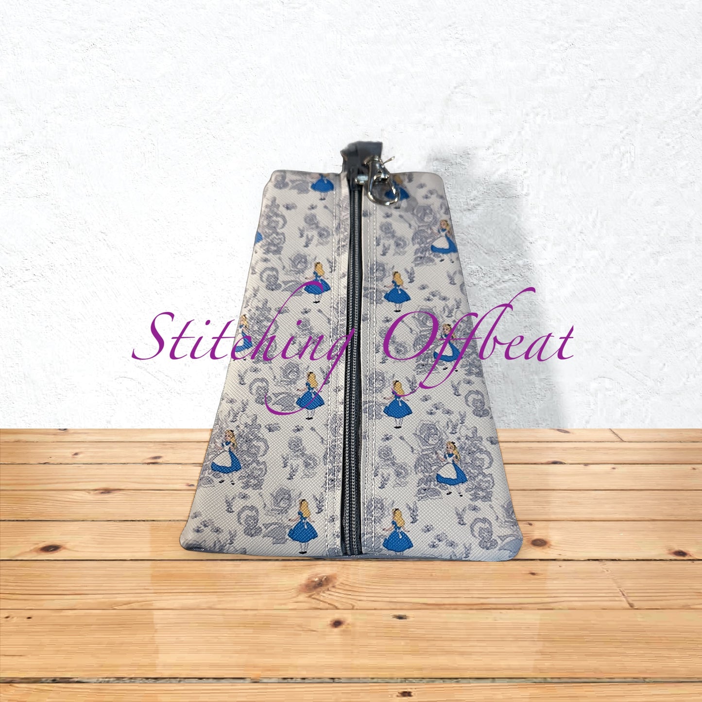 Triangle zipper pouch