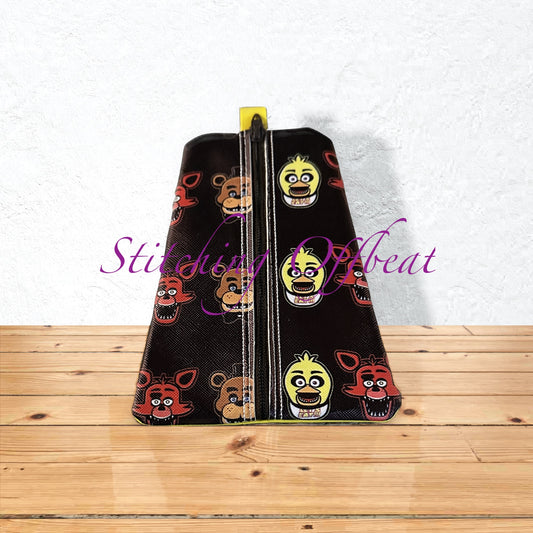 Triangle zipper pouch