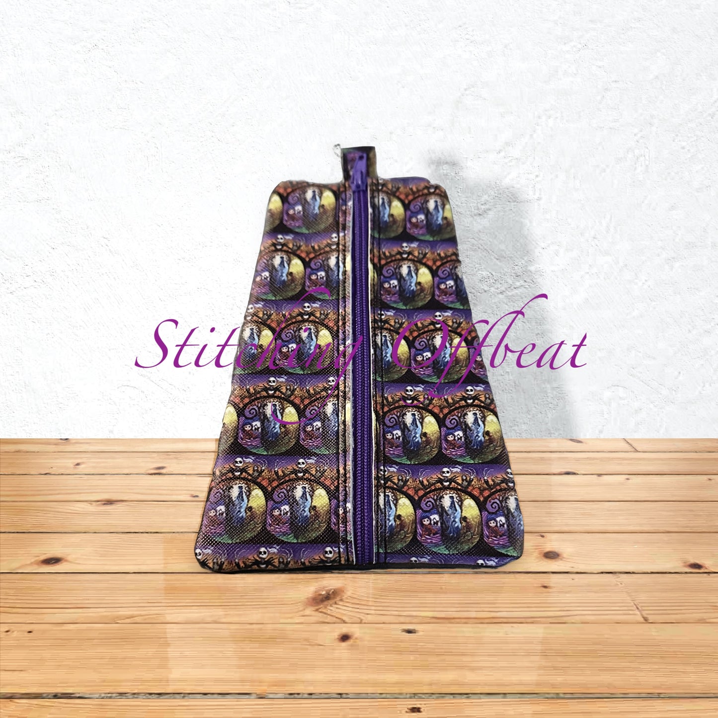 Triangle zipper pouch