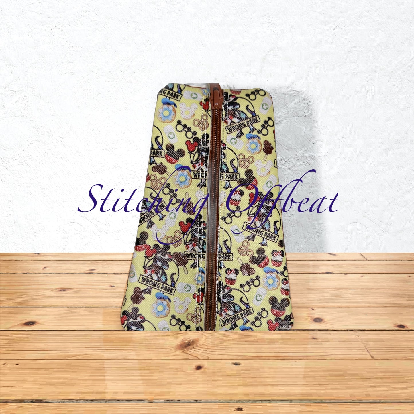 Triangle zipper pouch